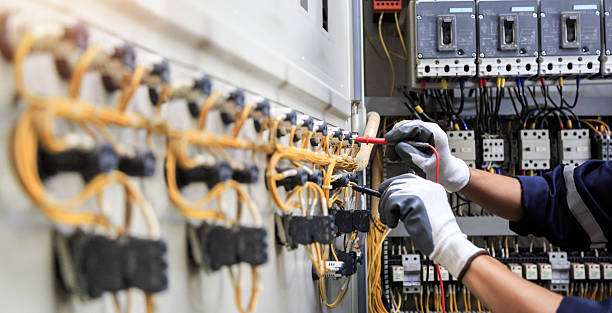 Professional Electrician technician working in Forest View, IL
